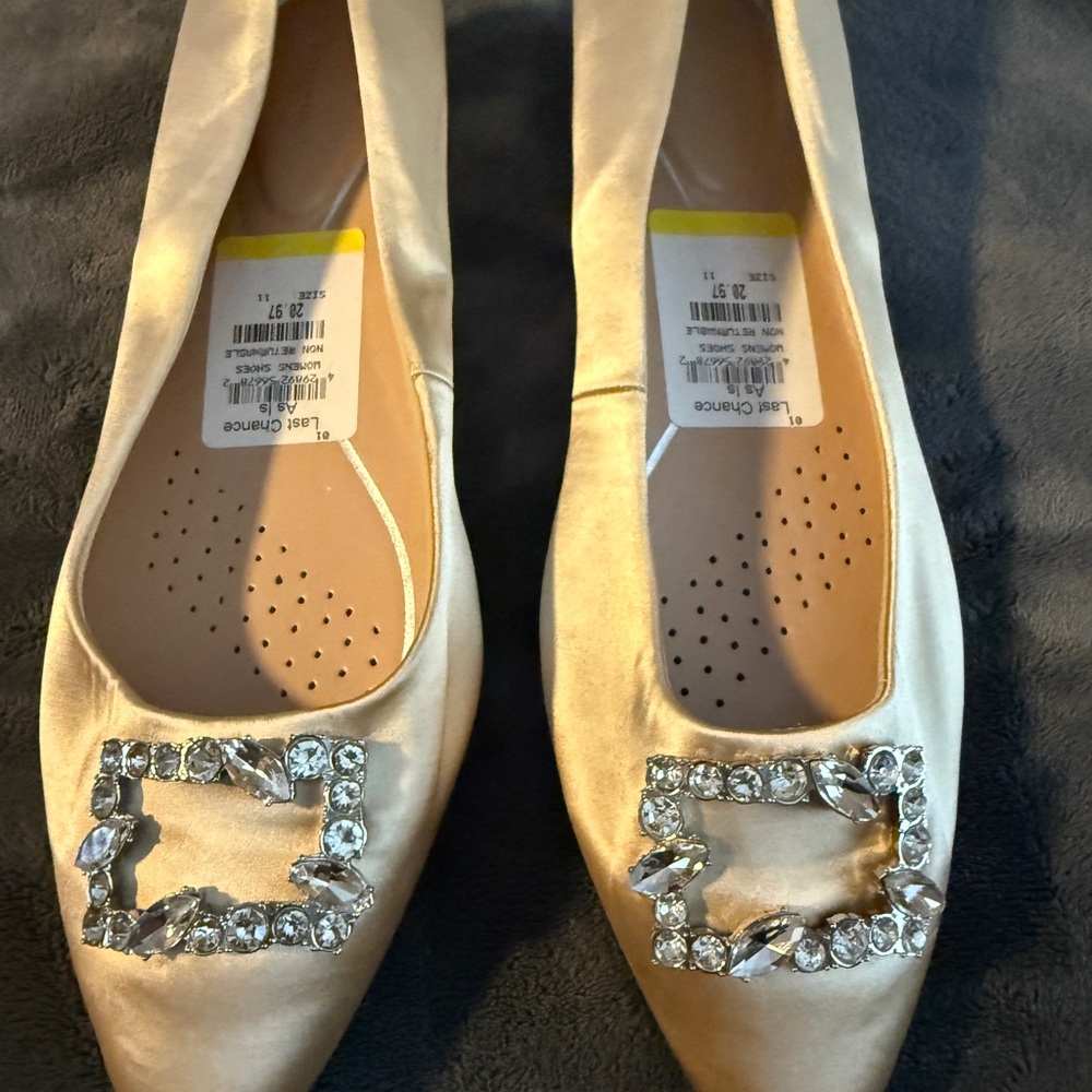 Elegant Cream Satin Women's Shoes with Rhinestone Buckle